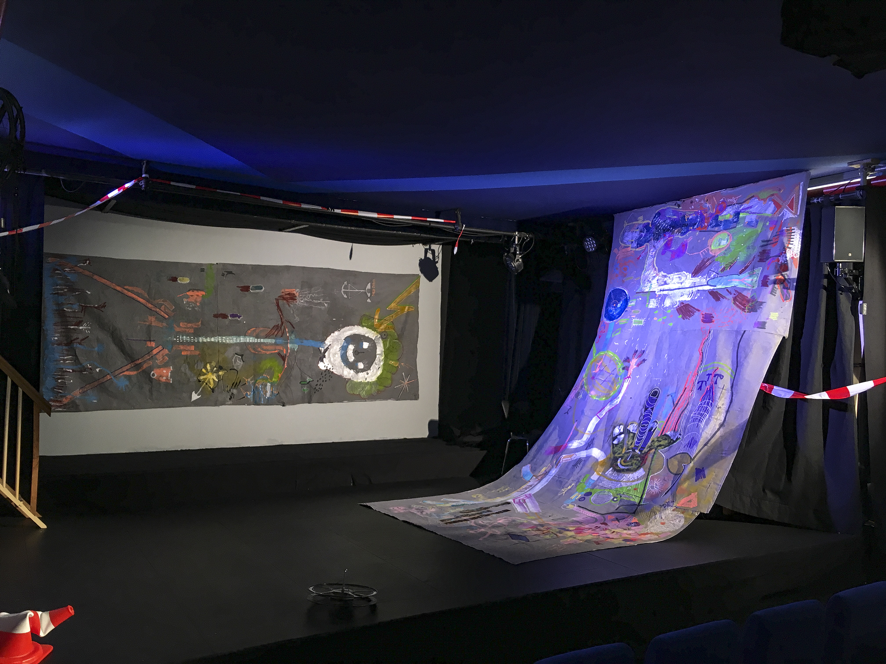 custommade-banners on stage 2-24x18